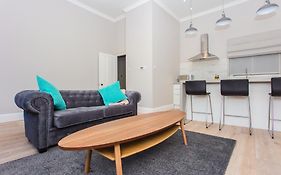Modern & Spacious 1 Bedroom Apartment In London